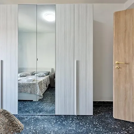 Venice H&s Apt Private With Ac & Tv ميستر