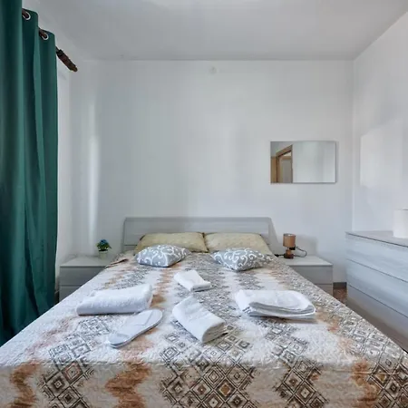 Venice H&s Apt Private With Ac & Tv * ميستر